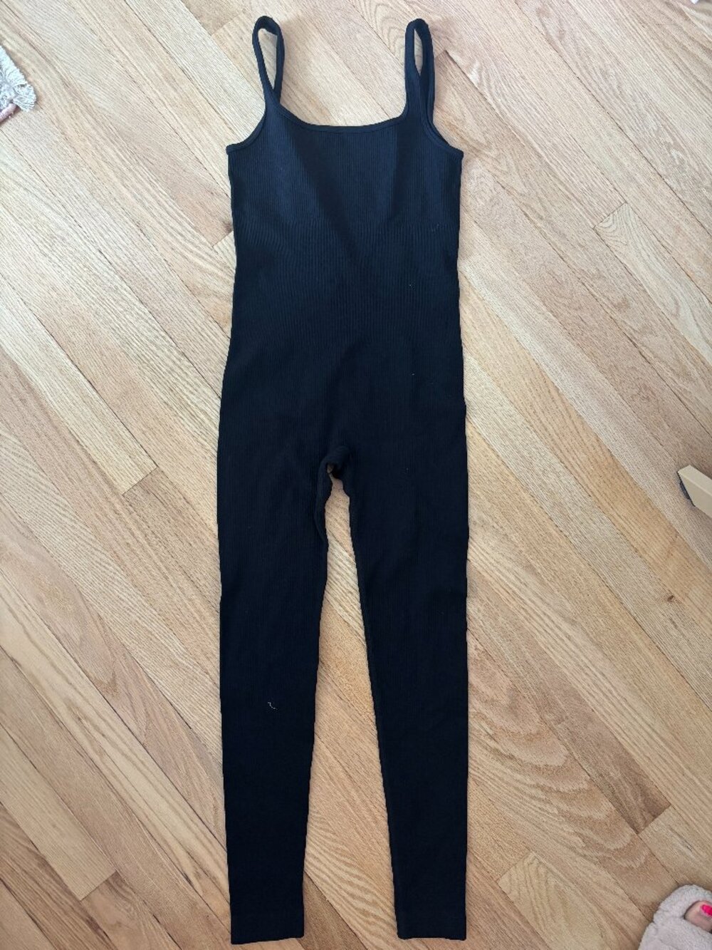 Athletic body suit